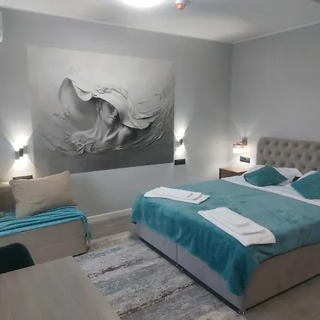 C&m By Zora Năvodari