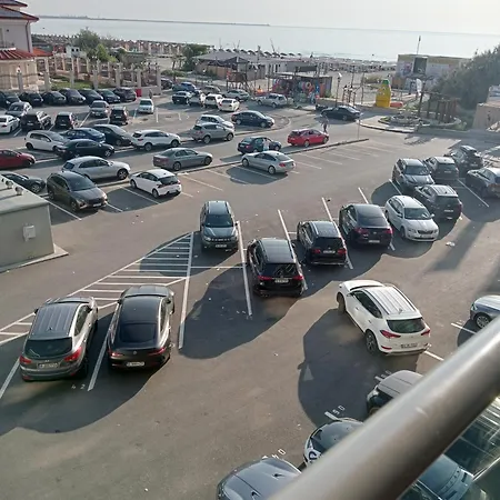 C&m By Zora Lägenhet Năvodari