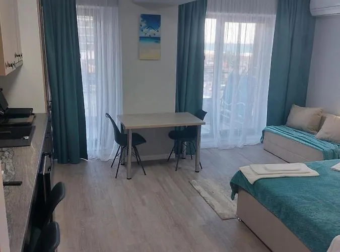 C&m By Zora Năvodari