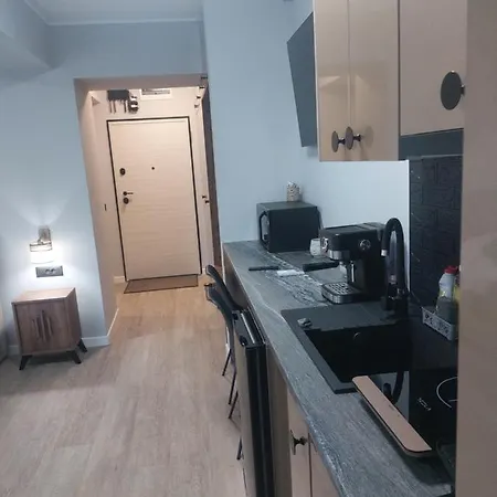 C&m By Zora Năvodari